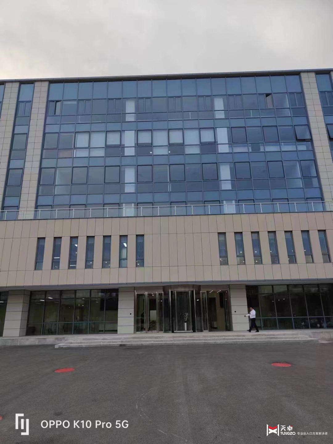 41辦公樓旋轉(zhuǎn)門兩翼-咸陽機場南方航空 _20220930145849.jpg