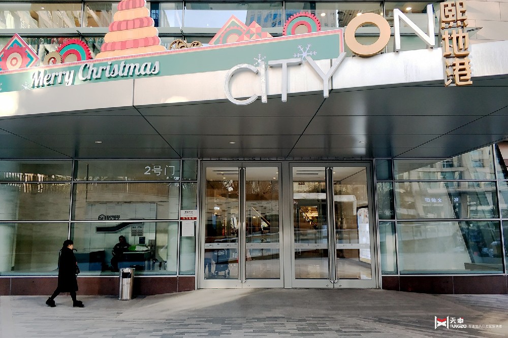 西安熙地港商場鋁型材地彈門斗工程